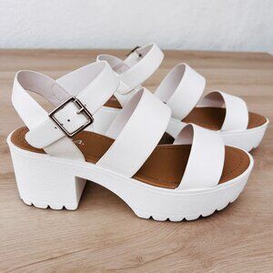 SODA ACCOUNT Collection Open Toe Two Band Lug Sole Block Heel White Sandals 8.5
